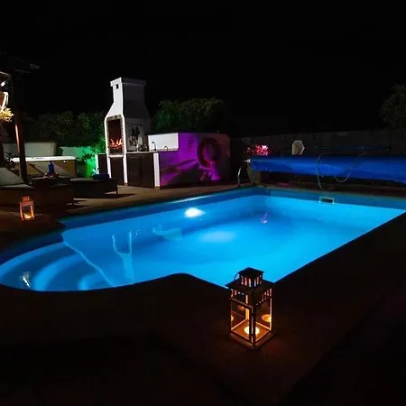 Solsidan Pool, Jacuzzi, A/c 15 Minutes Walking To Marina Rubicon Villa