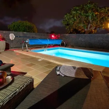 Solsidan Pool, Jacuzzi, A/c 15 Minutes Walking To Marina Rubicon Playa Blanca (Lanzarote)