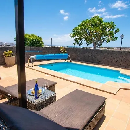 Βίλα Solsidan Pool, Jacuzzi, A/c 15 Minutes Walking To Marina Rubicon Πλάγια Μπλάνκα