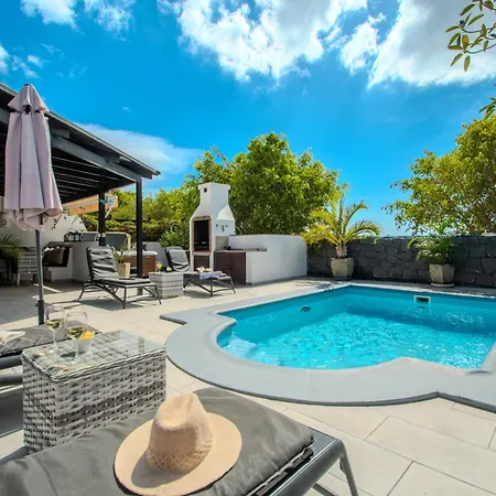 Solsidan Pool, Jacuzzi, A/c 15 Minutes Walking To Marina Rubicon 플라야블랑카