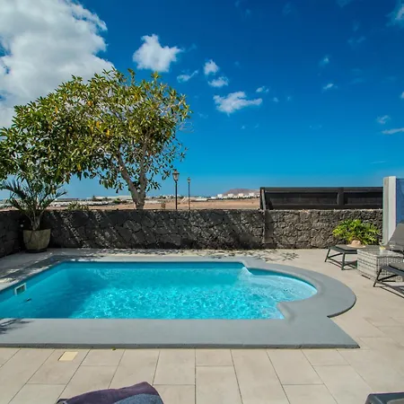 Solsidan Pool, Jacuzzi, A/c 15 Minutes Walking To Marina Rubicon 빌라