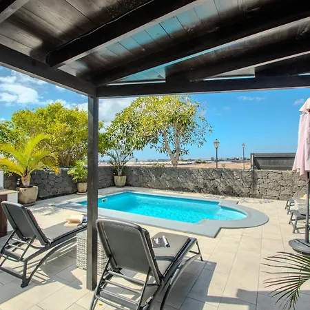 Solsidan Pool, Jacuzzi, A/c 15 Minutes Walking To Marina Rubicon 빌라 플라야블랑카