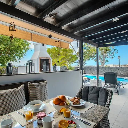Villa Solsidan Pool, Jacuzzi, A/c 15 Minutes Walking To Marina Rubicon