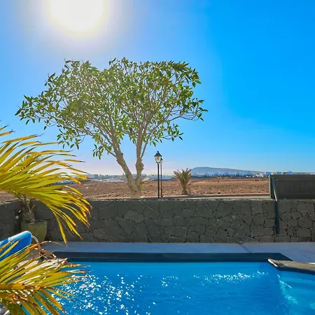 Solsidan Pool, Jacuzzi, A/c 15 Minutes Walking To Marina Rubicon Villa Playa Blanca (Lanzarote)