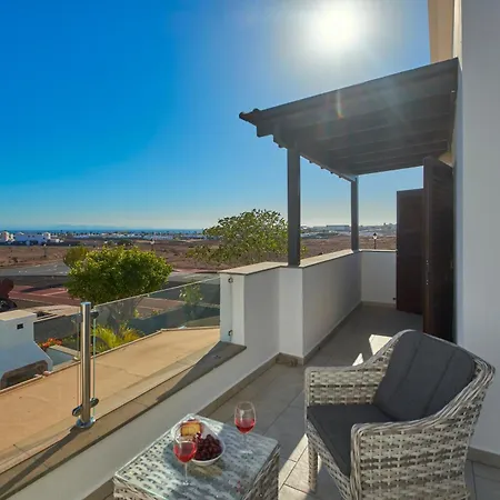 Villa Solsidan Pool, Jacuzzi, A/c 15 Minutes Walking To Marina Rubicon *