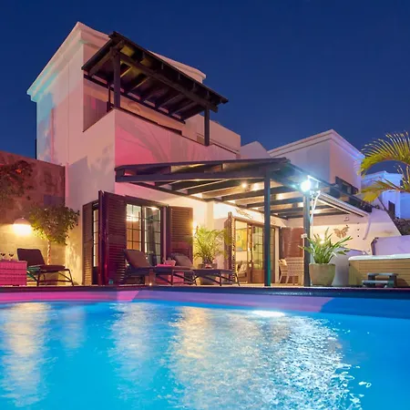 Solsidan Pool, Jacuzzi, A/c 15 Minutes Walking To Marina Rubicon Villa