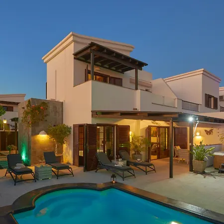 Solsidan Pool, Jacuzzi, A/c 15 Minutes Walking To Marina Rubicon * 플라야블랑카