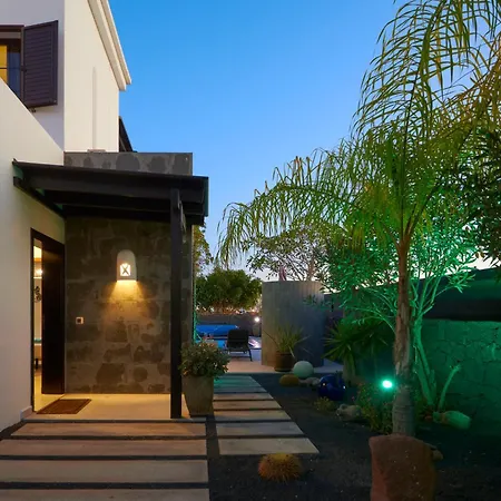 Solsidan Pool, Jacuzzi, A/c 15 Minutes Walking To Marina Rubicon Villa