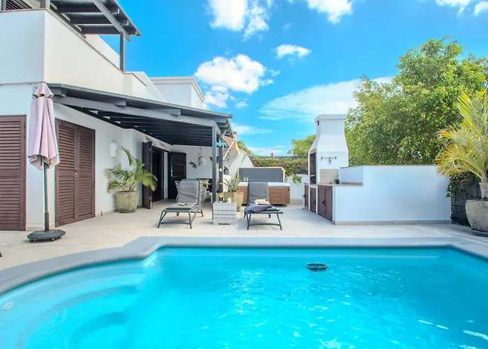 빌라 Solsidan Pool, Jacuzzi, A/c 15 Minutes Walking To Marina Rubicon *