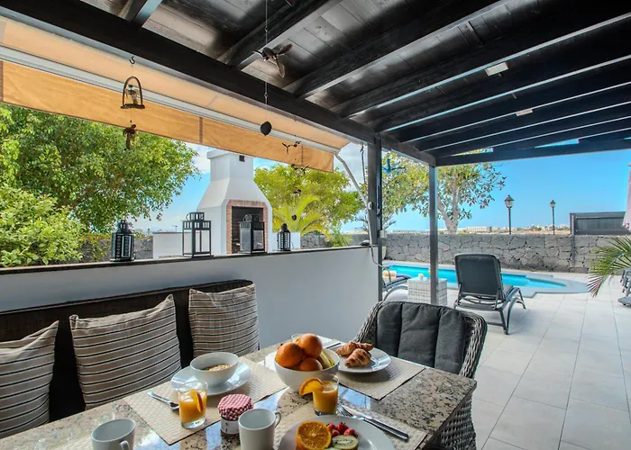 빌라 Solsidan Pool, Jacuzzi, A/c 15 Minutes Walking To Marina Rubicon