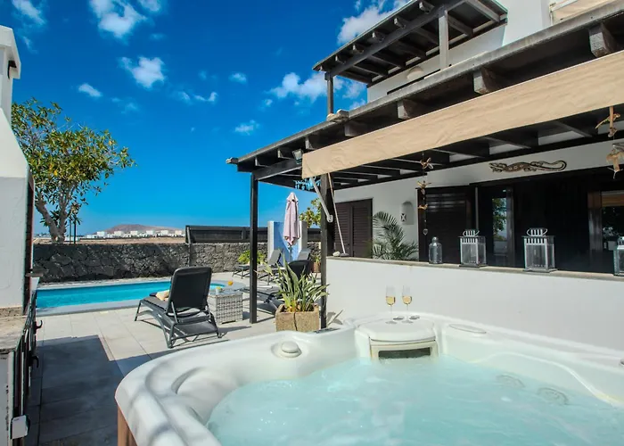 빌라 Solsidan Pool, Jacuzzi, A/c 15 Minutes Walking To Marina Rubicon