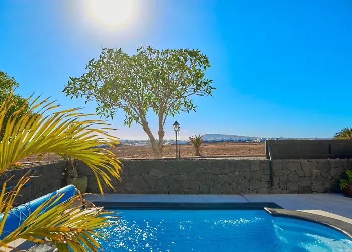 Solsidan Pool, Jacuzzi, A/c 15 Minutes Walking To Marina Rubicon 빌라 플라야블랑카