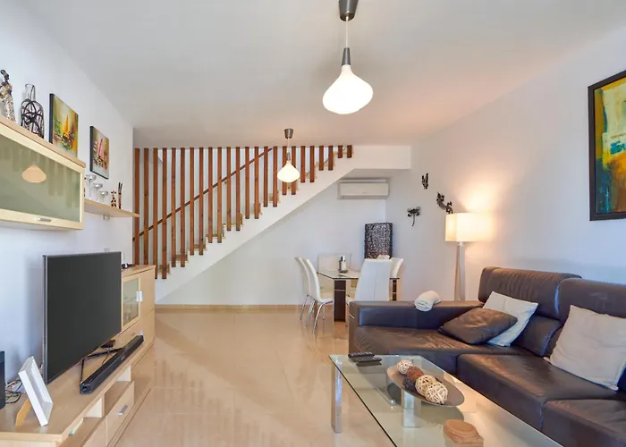 빌라 Solsidan Pool, Jacuzzi, A/c 15 Minutes Walking To Marina Rubicon