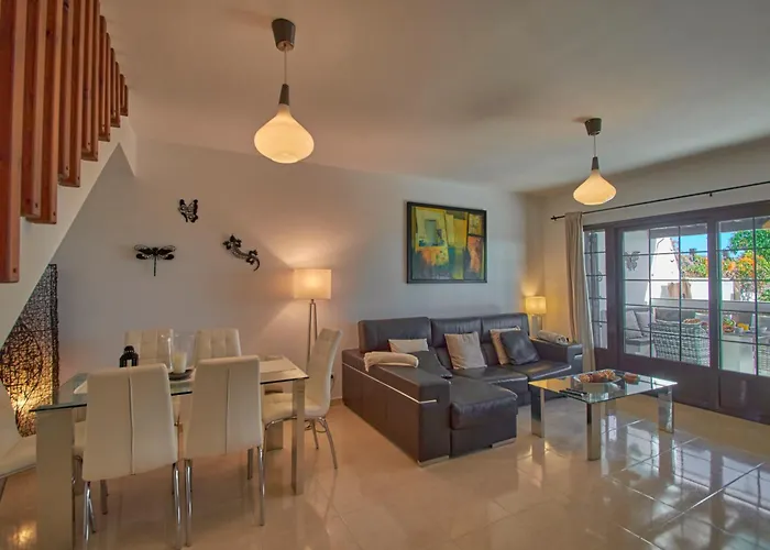 Solsidan Pool, Jacuzzi, A/c 15 Minutes Walking To Marina Rubicon 빌라 플라야블랑카