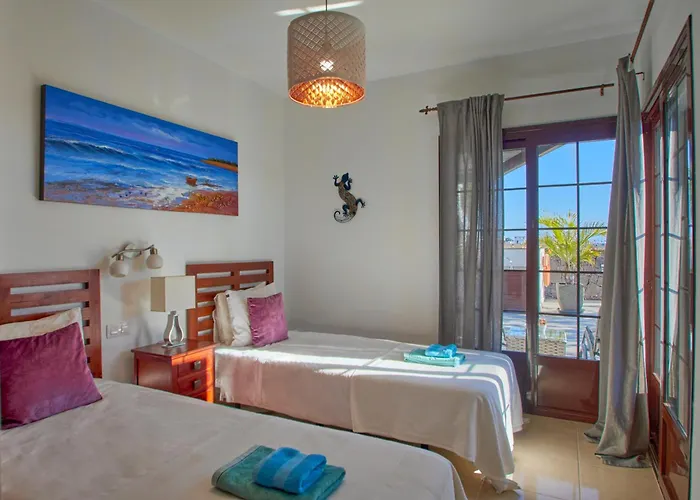 Solsidan Pool, Jacuzzi, A/c 15 Minutes Walking To Marina Rubicon 빌라