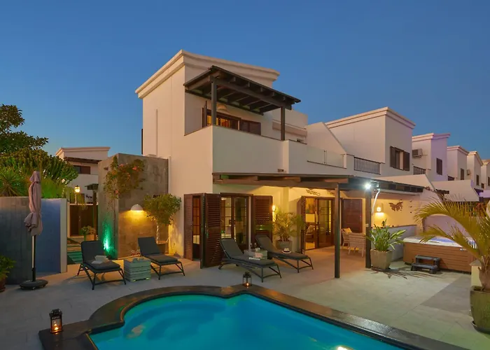 Solsidan Pool, Jacuzzi, A/c 15 Minutes Walking To Marina Rubicon * 플라야블랑카