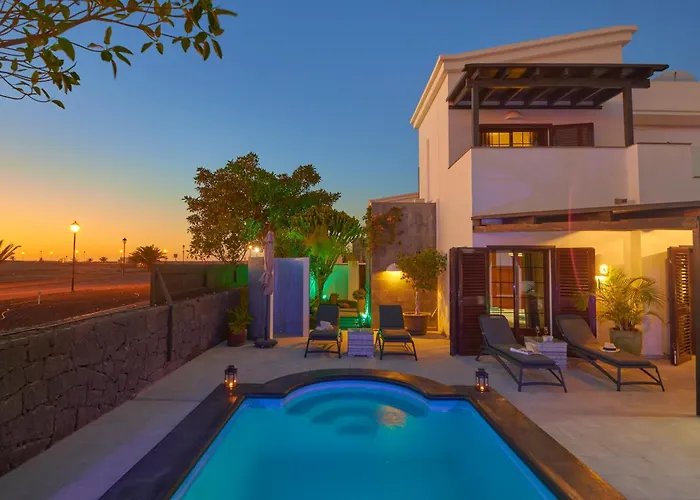 빌라 Solsidan Pool, Jacuzzi, A/c 15 Minutes Walking To Marina Rubicon 플라야블랑카