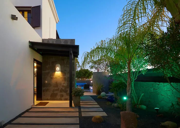 Solsidan Pool, Jacuzzi, A/c 15 Minutes Walking To Marina Rubicon 빌라