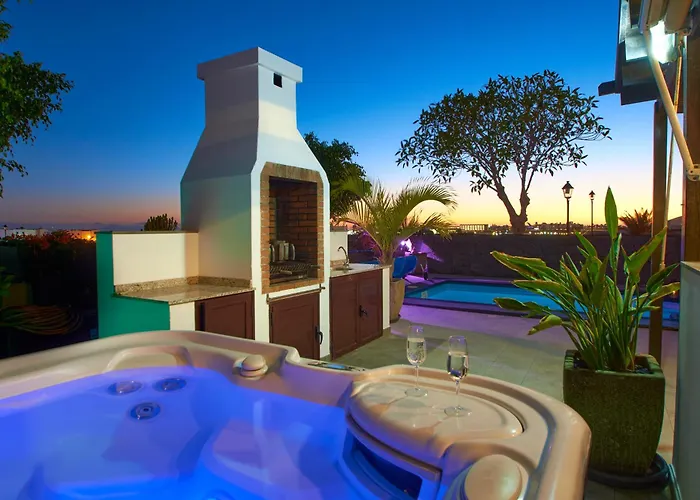 Solsidan Pool, Jacuzzi, A/c 15 Minutes Walking To Marina Rubicon 빌라