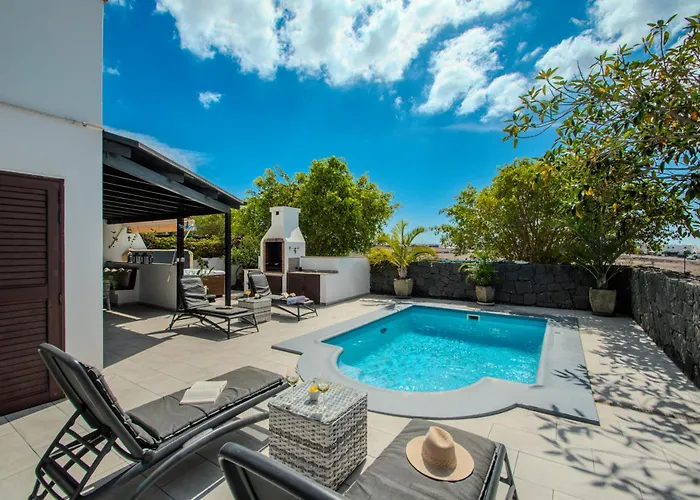 Solsidan Pool, Jacuzzi, A/c 15 Minutes Walking To Marina Rubicon Villa *