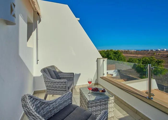 Villa Solsidan Pool, Jacuzzi, A/c 15 Minutes Walking To Marina Rubicon *